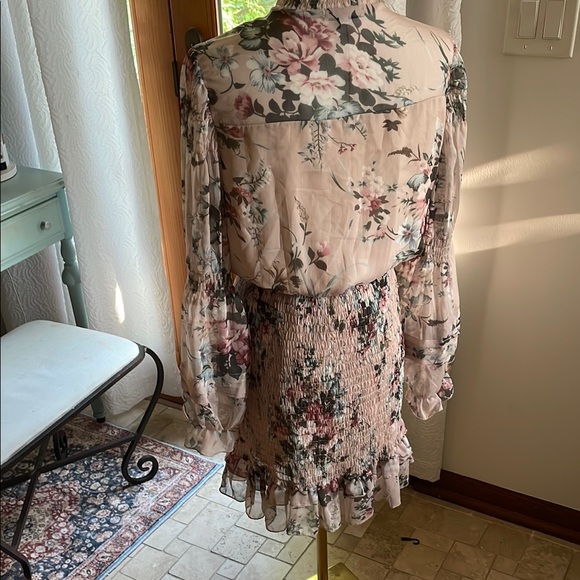 FATE Floral Long Sheer Sleeve Dress Beautiful Small EUC - Picture 7 of 8